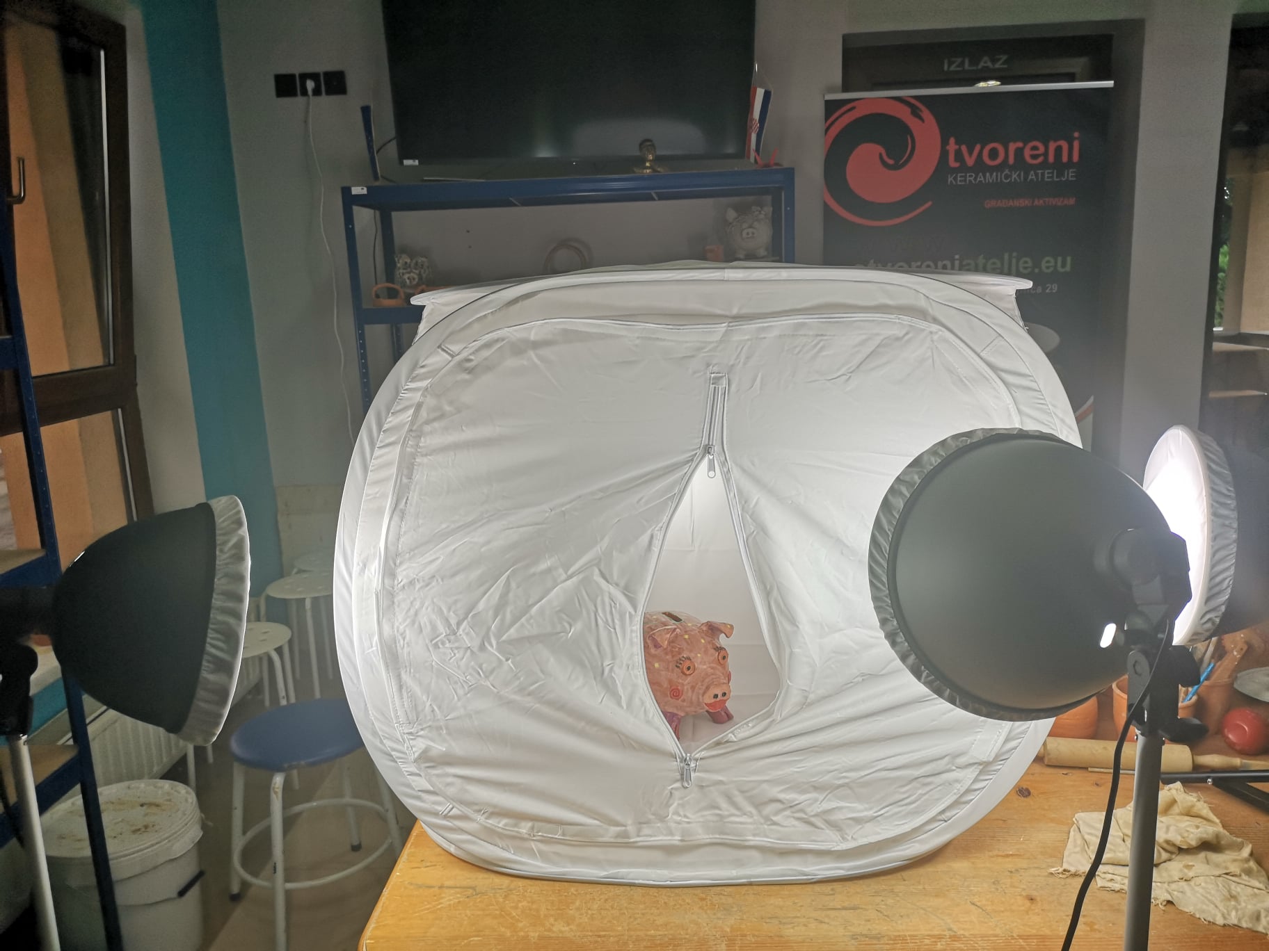 Foto studio za profesionalnu fotografiju keramike