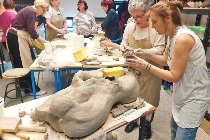 Bosonogo stopalo, zanimljiva skulptura za ljepšu Petrinju